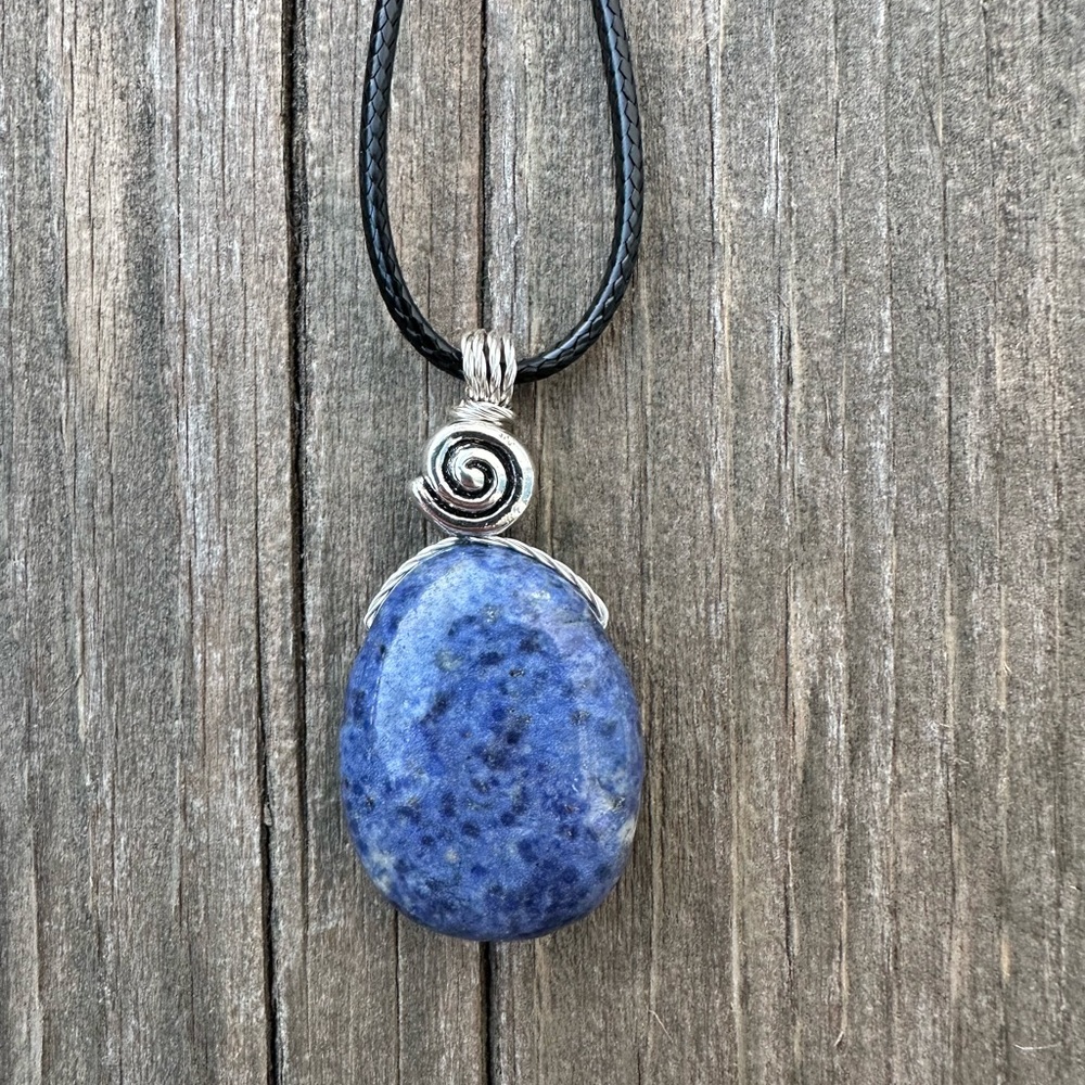 Dumortierite for Syncronicities, Patience and Strengthening 6th senses.